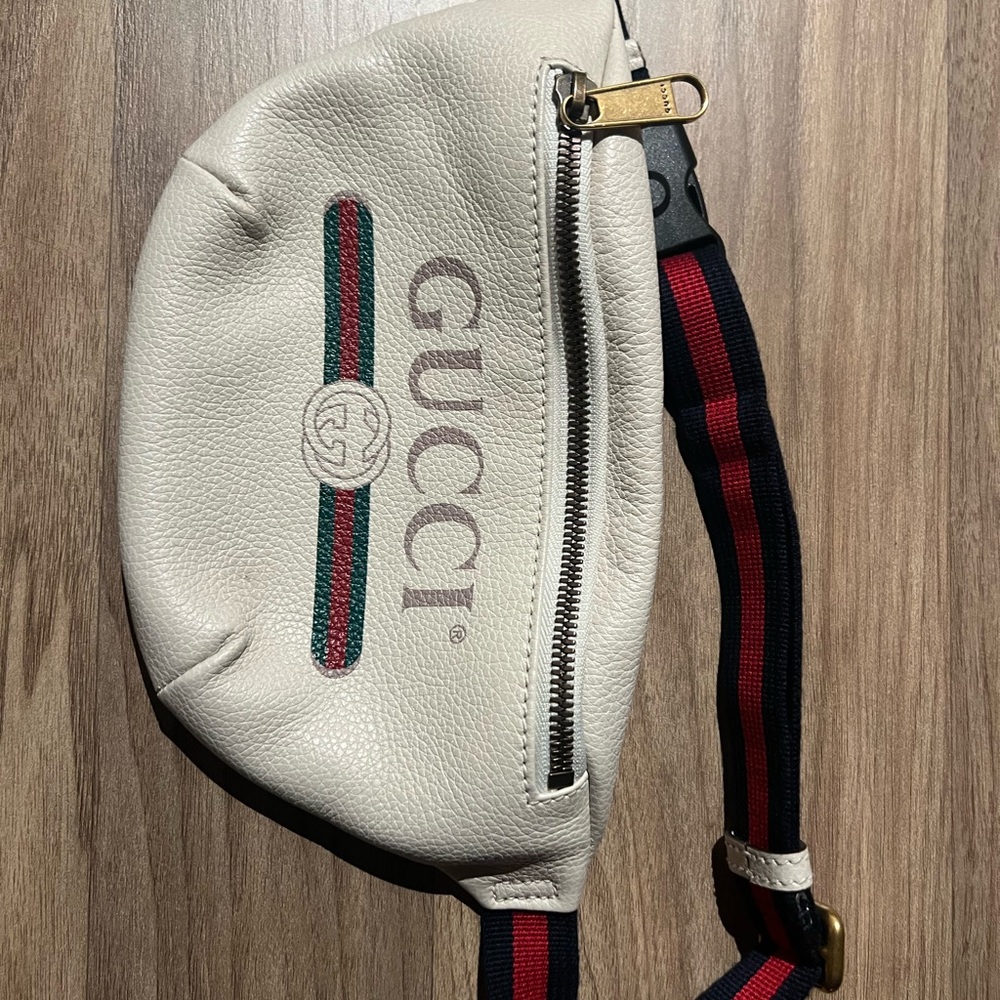 GUCCI Grained Calfskin Small Logo Belt Bag White - Picture 8 of 12